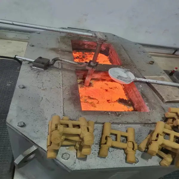 Industrial electric furnace for melting copper