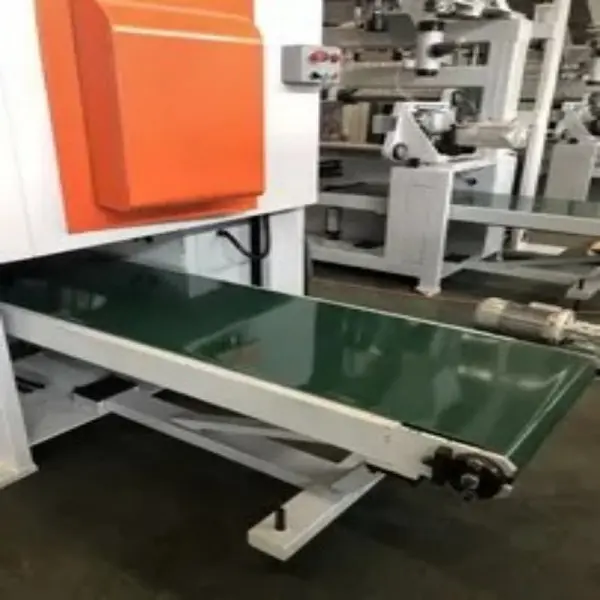 Sand core molding machine