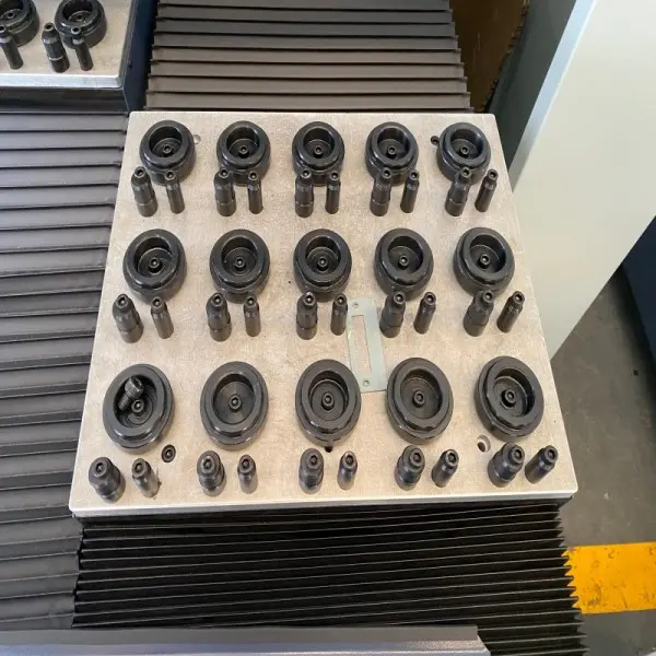 Castings deburring machine 